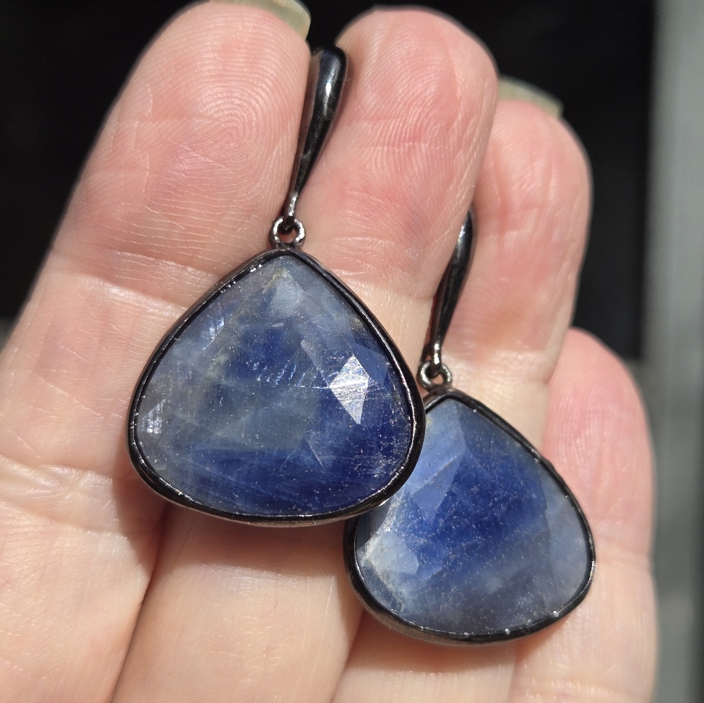 Saphire 40k Trillion cut sterling &rhodium earrings - Picture 6 of 9